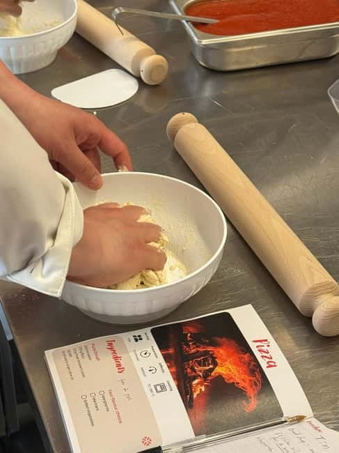 Sorrento: Neapolitan Pizza Making Class Lunch or Dinner - Why a pizza class in Sorrento is a delicious adventure