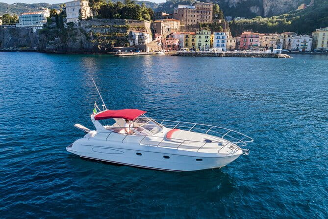 Sorrento: Private boat tour Capri&Positano - Raffaelli Shamal 40 - The Sum Up: The Best of Coast and Island in One Luxurious Day