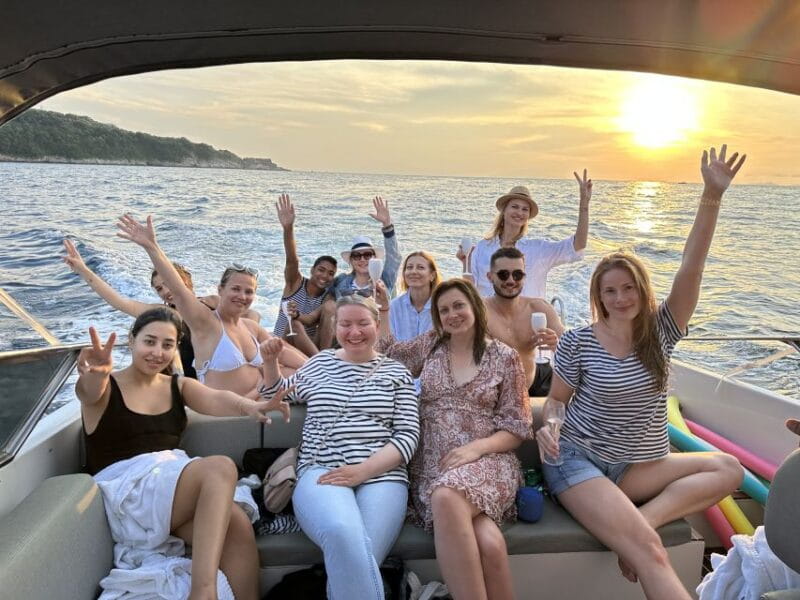 Sorrento: Scenic Boat Tour with Aperitif - Key points / Takeaways