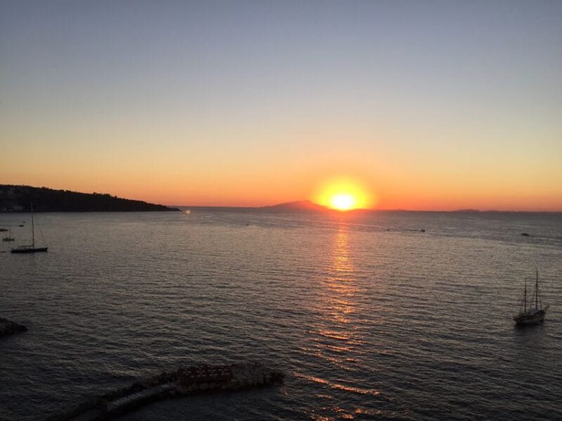 Sorrento: Scenic Boat Tour with Aperitif - Starting Point: Bagni Regina Giovanna and Its Natural Charm
