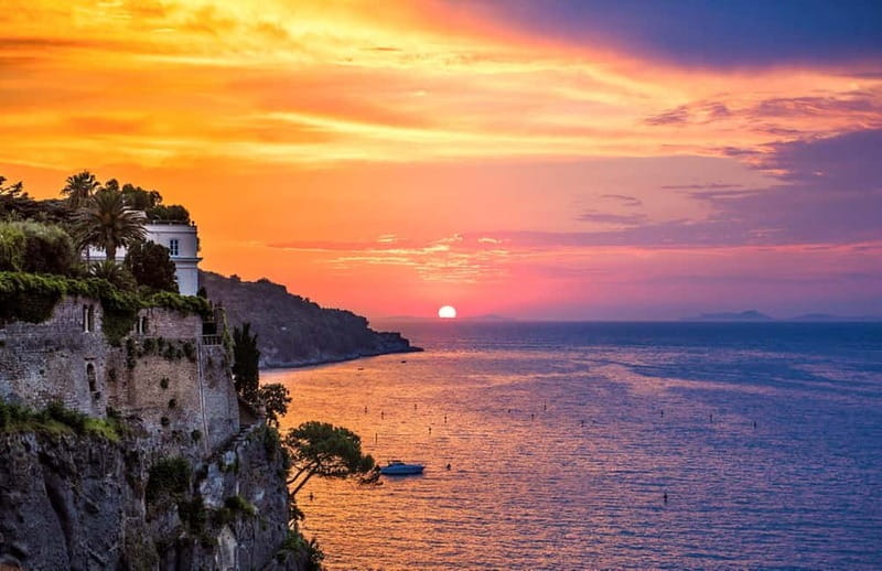 Sorrento: Sunset City Walking Tour with Limoncello Tasting - Setting the Scene: A Guided Stroll in Sorrento’s Historic Center