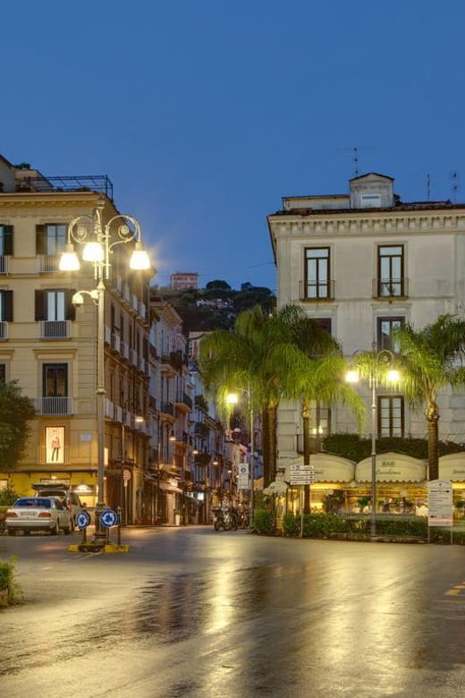 Sorrento: Sunset City Walking Tour with Limoncello Tasting - The Limoncello Tasting: A Sweet Local Tradition