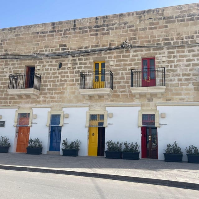 Southern Beauties: Marsaxlokk and Blue Cave TOUR IN PORTUGUESE - The Sum Up