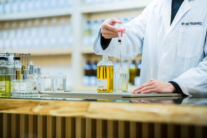 Specializing in Custom-Made Fragrances From Kyoto - Exploring the Teramachi Landmark