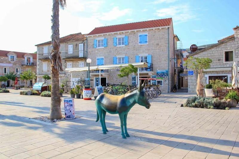 Speedboat to 3 islands: Hvar, Bra, Zeevo with watersports - Who Will Love This Trip?