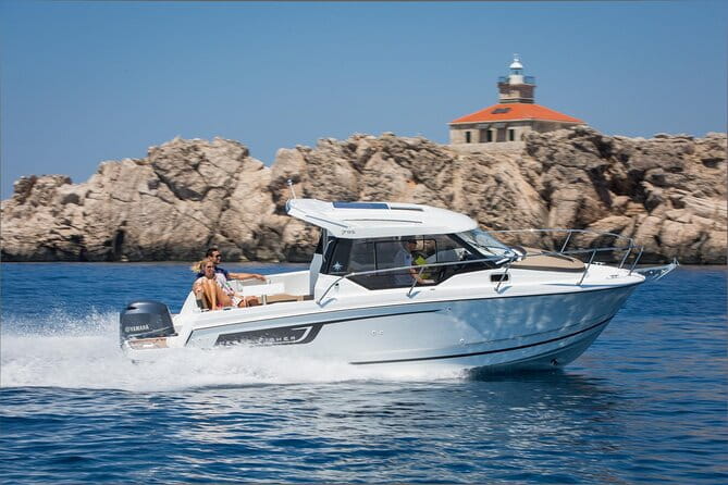 Speedboat transfer from Hvar town (Water taxi transfer) to Airport Split - Who Is This Transfer Best For?