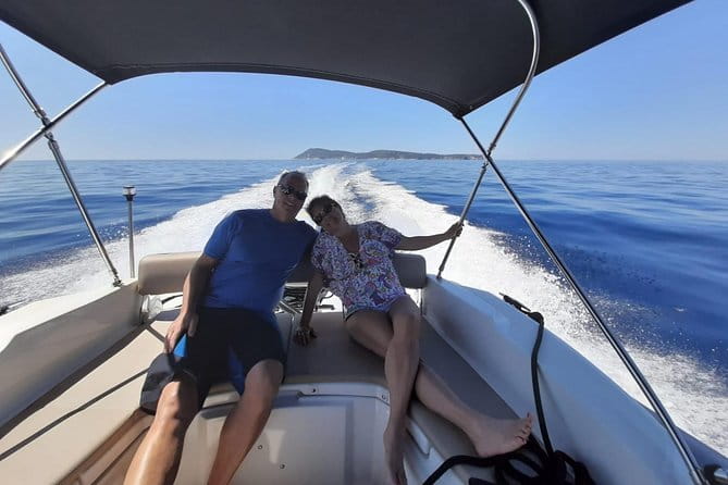 Speedboat transfer from Hvar town (Water taxi transfer) to Airport Split - Authentic Touches and Practical Tips