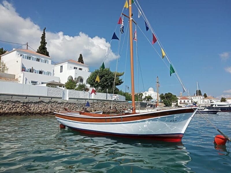 Spetses Island Boat Exploration e-kaiki - Exploring Spetses on an Electric Boat: A Unique Island Adventure