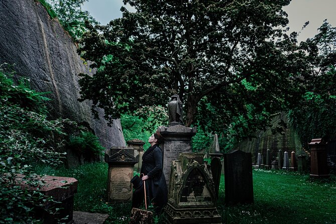St James Secret Garden Cemetery Tour in Liverpool - Mysterious Tombs