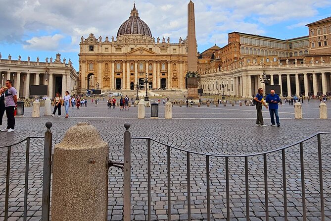 St. Peters Basilica & Dome Tour With Professional Art Historian - Group Size