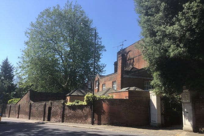 Stanmore Circular Private Walking Tour - The Charm of Little Common and Local Lore