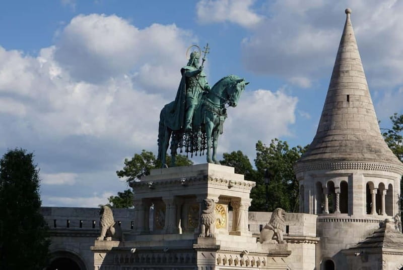 Statues, & Myths of Buda Castle: A Storytelling Experience - Key points / Takeaways