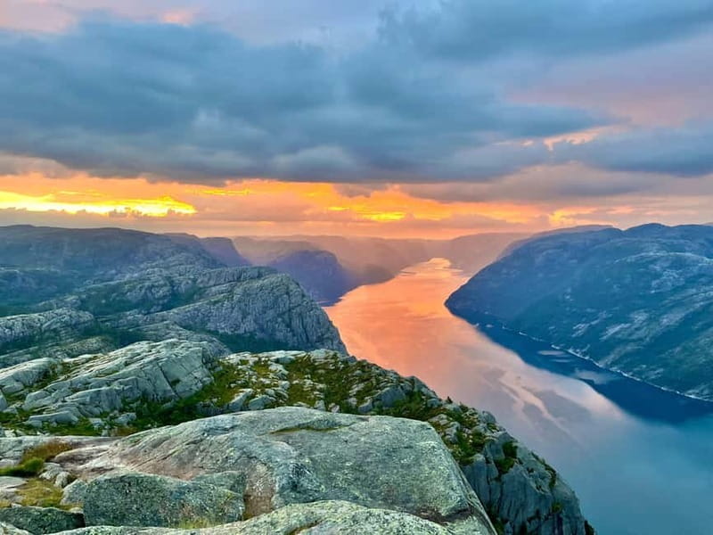 Stavanger/Sandnes: Preikestolen Guided Hidden Nature Hike - A Deeper Look at the Hidden Preikestolen Hike