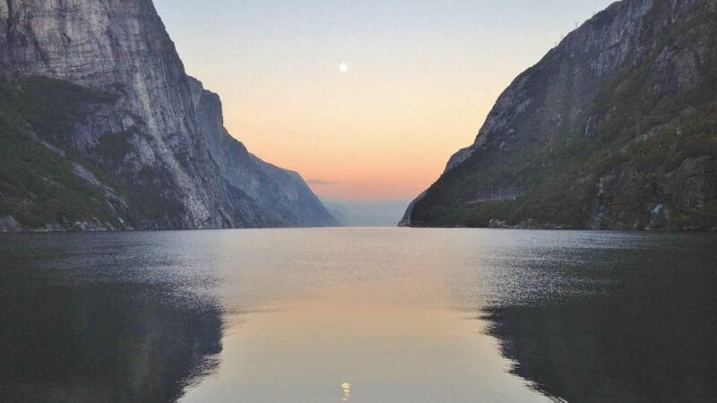 Stavanger:Lysefjord Cruise to Preikestolen and Vagabond Cave - FAQs