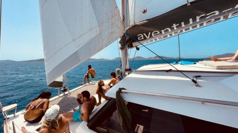 Stintino: Half-day catamaran tour to La Pelosa with aperitif - Key points / Takeaways