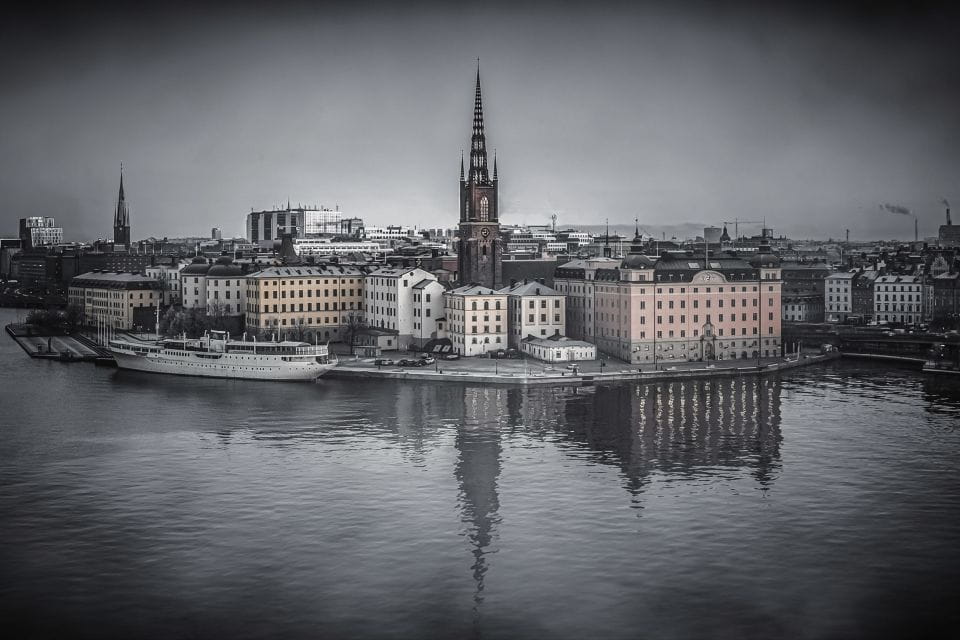Stockholm: 1.5-Hour Ghost Walk and Historical Tour - Meeting Point and Duration