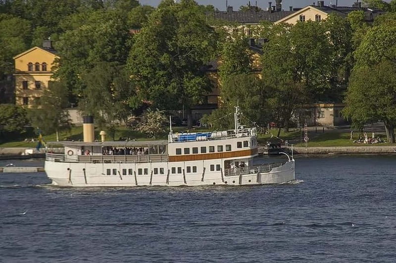 Stockholm: 2-Hour Walking Tour + 2.5-Hour Archipelago Cruise - Who Will Love This Experience?