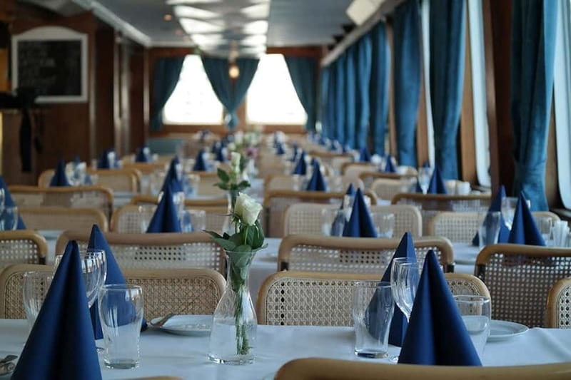 Stockholm: All-You-Can-Eat Shrimp/Tacos Cruise & Live Music - The Experience in Detail: Dining, Music, and Scenic Views