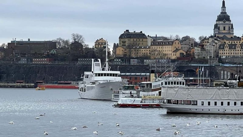 Stockholm: Archipelago & Canal Guided Boat Tour - Entering Stockholm’s Waterways: What to Expect