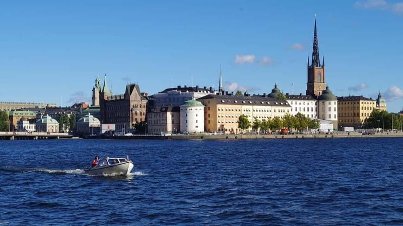 Stockholm: Canal & Vasa Museum Guided Tour - Docking & The Vasa Museum Experience