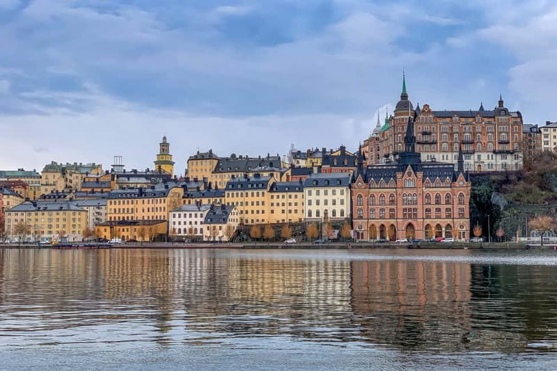 Stockholm: Old Town & City Guided Walking Tour - Entering the Heart of Stockholm