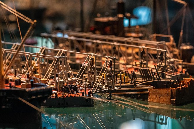 Stockholms Old Town & Vasa Museum Private Walking Tour - Kungliga Slottet and Storkyrkan