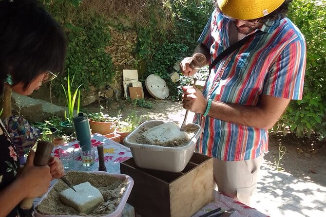 Stone Carving in Cercedilla/Madrid - Who Will Get the Most Out of This?