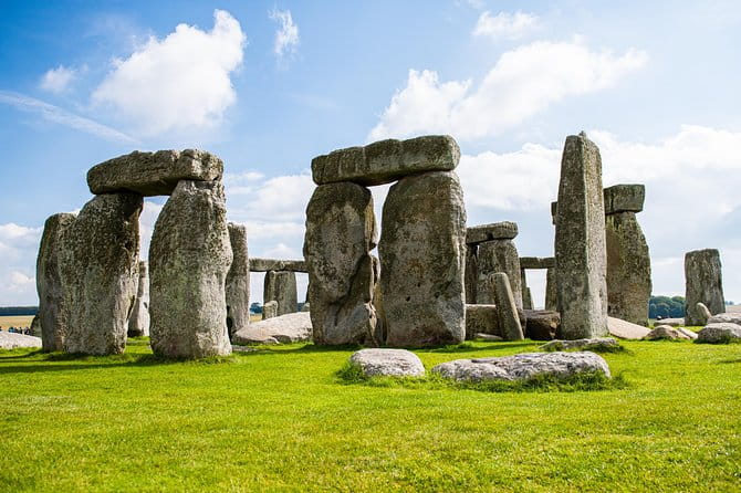Stonehenge and Salisbury Cathedral Private Tour from Southampton - The Experience in Detail