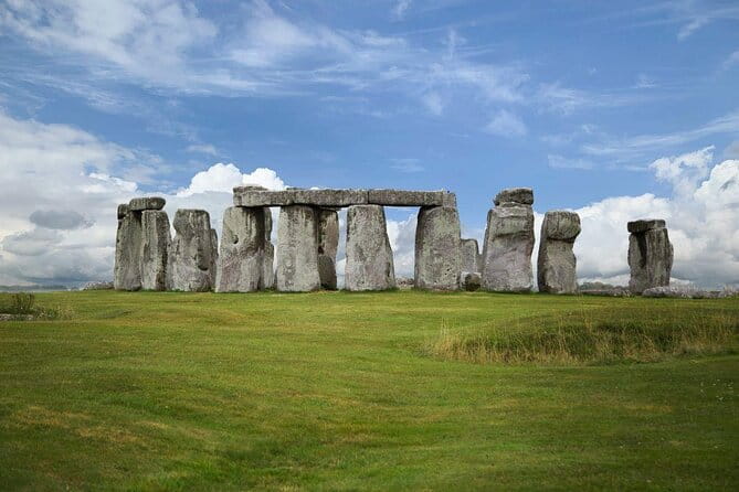 Stonehenge & the Cotswolds Including Admission from Bath - Exploring the Itinerary in Detail