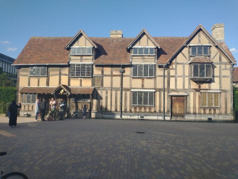 Stratford-Upon-Avon: The Famous Walk Talk Show - A Walk Through Stratford-Upon-Avon’s Past and Present