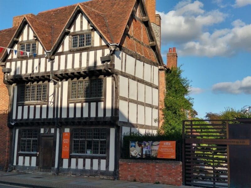 Stratford-Upon-Avon: The Famous Walk Talk Show - Key Points / Takeaways