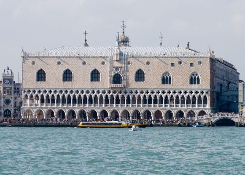 Stroll The Halls of Doge's Palace on a Guided Tour in Venice - Key Points / Takeaways