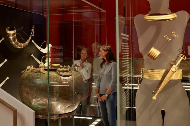 Stuttgart: Landesmuseum Württemberg Old Castle Entry Ticket - Exploring with the Digital Guide App