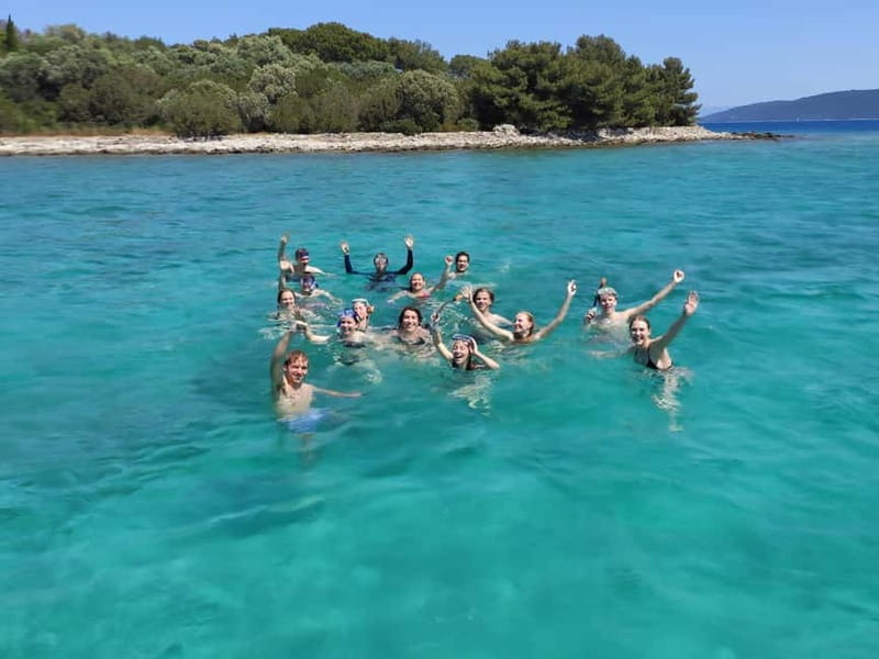 Sun-Kissed Shores: Full-Day Blue Lagoon with Food Delights - Lunch in Stomorska: A Taste of Dalmatia