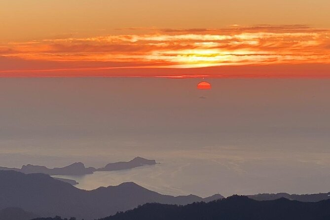 Sunrise Self-Guided Hike From Pico Do Arieiro to Pico Ruivo - Scenic Sunrise Stroll
