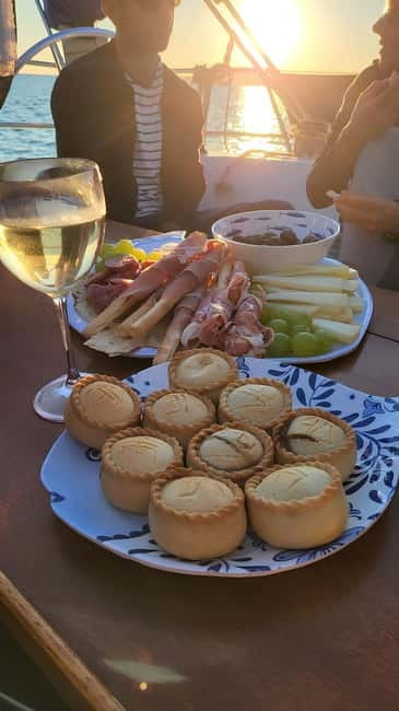 Sunset Apéritif on a 15m sailing boat - Key Points / Takeaways