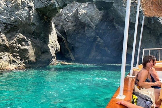 Sunset aperitif on a boat in Scilla - FAQ