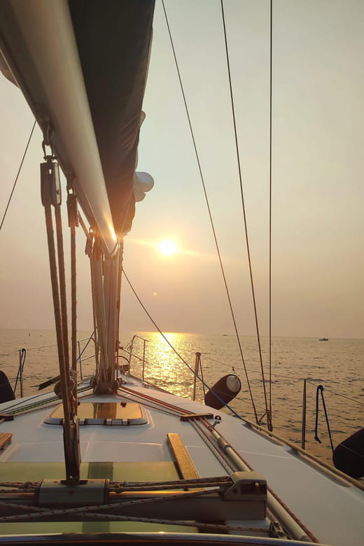 SUNSET - aperitif on a sailing boat - An In-Depth Look at the Sunset Sailing Experience