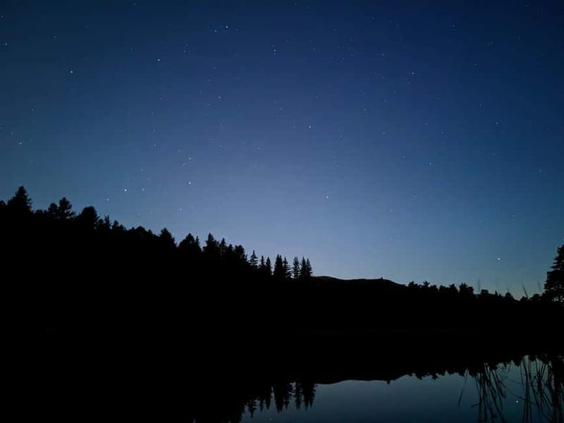 Sunset at the Monges lake and peaks - Key points / Takeaways