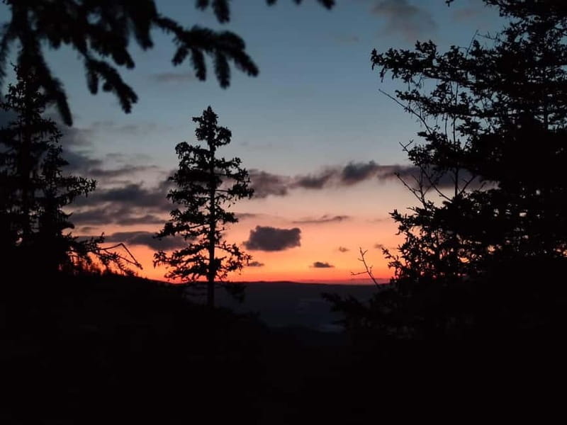 Sunset at the Monges lake and peaks - FAQ