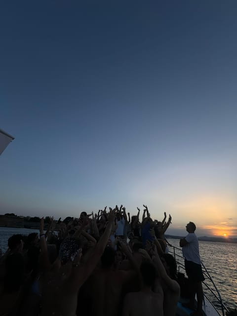 SUNSET BOAT PARTY - The Experience: What You Can Expect from Start to Finish