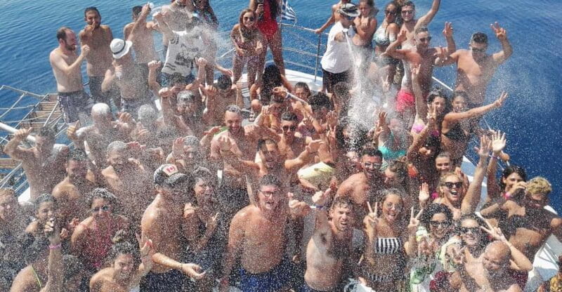 SUNSET BOAT PARTY - Who This Experience is Best For