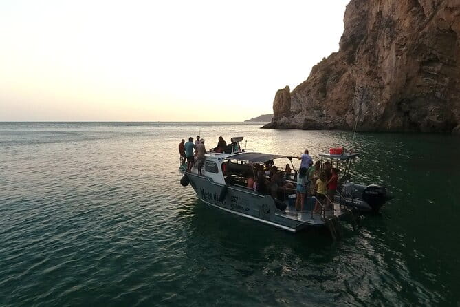 Sunset boat tour in Sesimbra - The Ultimate Guide to the Sunset Boat Tour in Sesimbra