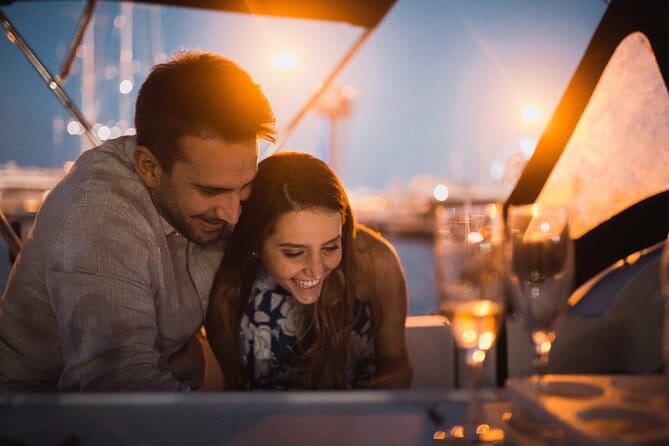 Sunset boat trip with open bar of cava (local champagne) - FAQ