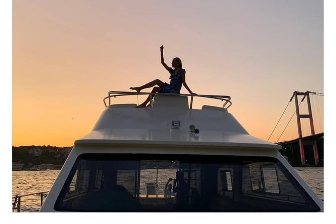 Sunset Cruise on Luxury Yacht in Istanbul Bosphorus - An In-Depth Look at the Bosphorus Sunset Yacht Cruise