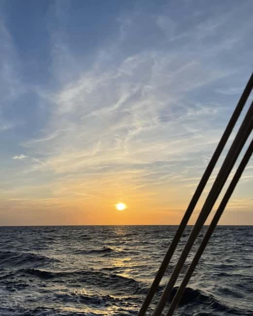Sunset evening in a Ketch in the Calanques du Frioul - Key points / Takeaways
