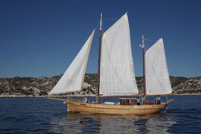 Sunset evening in a Ketch in the Calanques du Frioul - The Anchor and the Cove