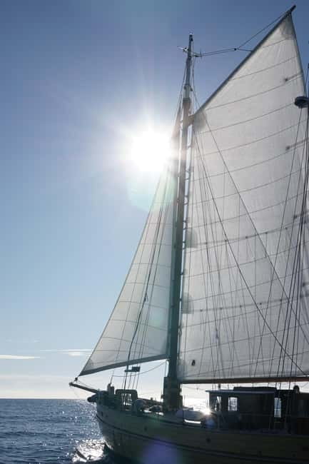 Sunset evening in a Ketch in the Calanques du Frioul - Who Will Appreciate This Experience?