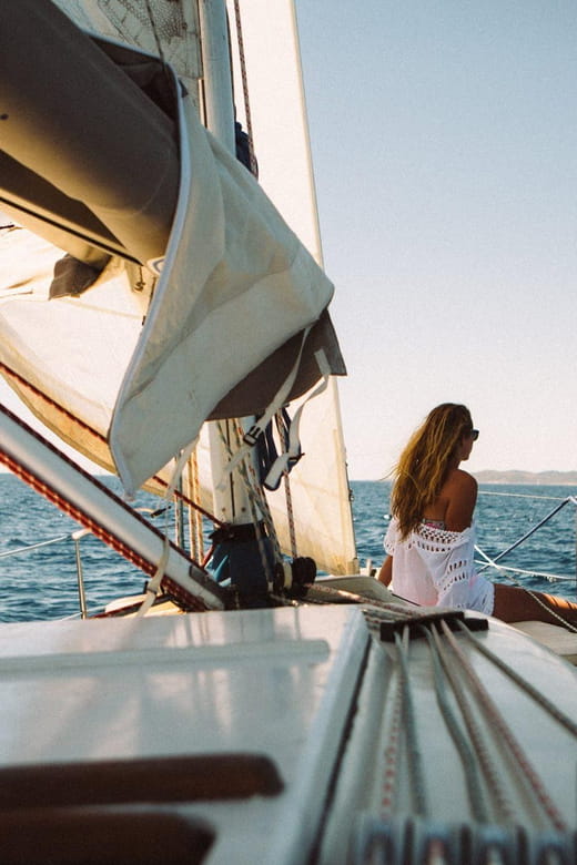 Sunset Sailing Tour on the Pakleni islands - The Guides and Their Role
