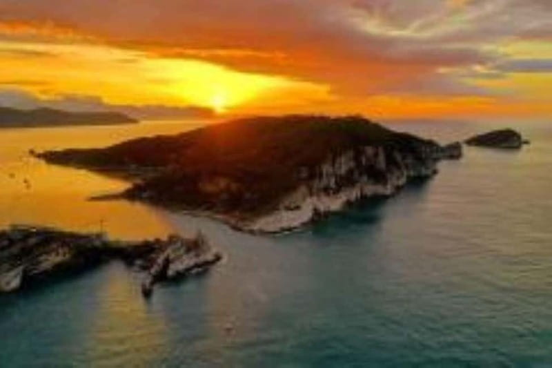 SUNSET TOUR WITH APERITIVO FROM PORTOVENERE - Discovering the Ligurian Islands: From Portovenere’s Molo Doria